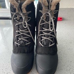 The North Face waterproof boots women’s size 6